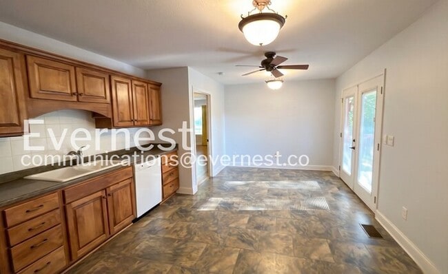 Photo - 5737 Garrett Dr