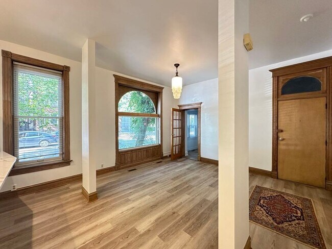 Photo - 3559 N Ashland Ave Unit 1R