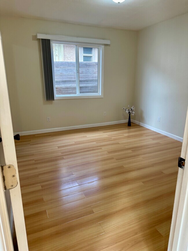 Photo - 3828 W 105th St Unidad Front Home