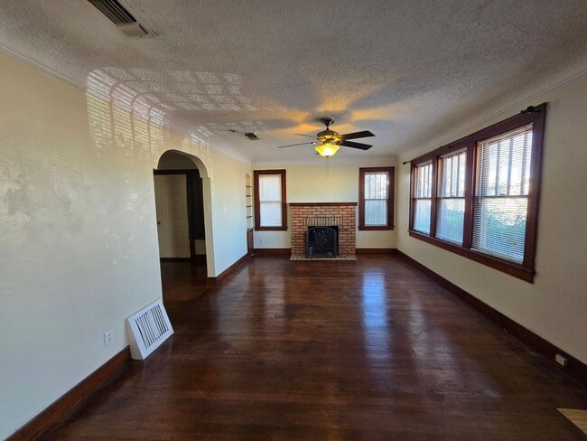 Photo - 508 W 1st St