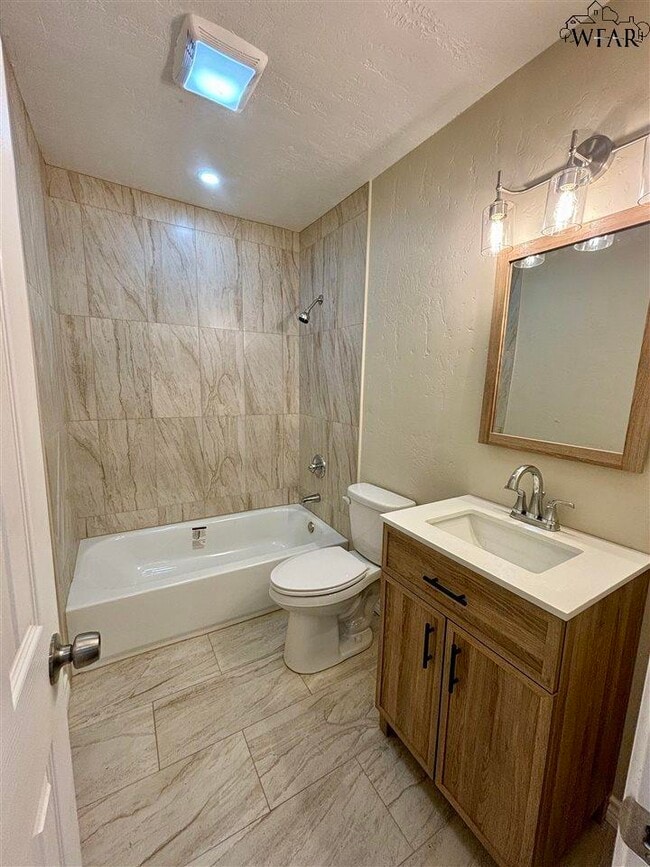 Photo - 1619 Hamlin Ave