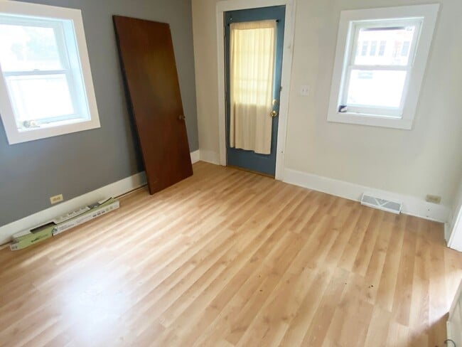 Photo - 2 BR Ranch Style Home with 1-Car Detached ...