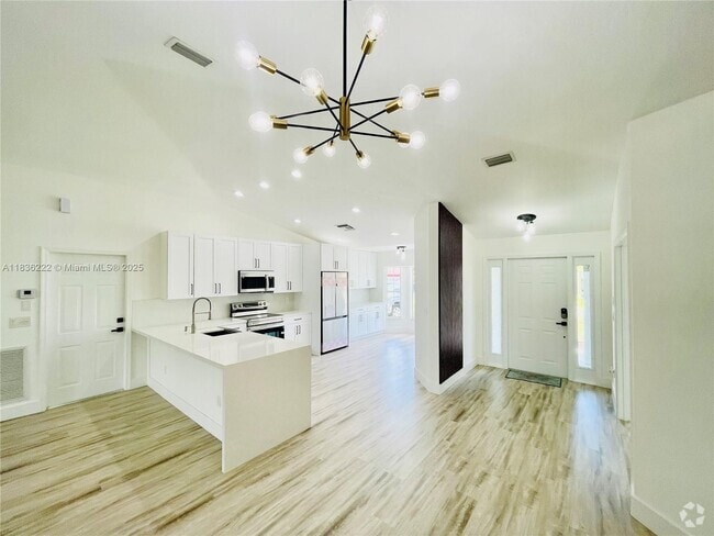 Building Photo - 272 SW Oakridge Dr Rental