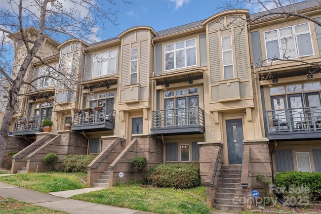 Building Photo - 840 Garden District Dr