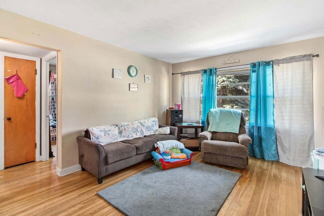 Building Photo - 2320 S 92nd St Unit 4 Rental