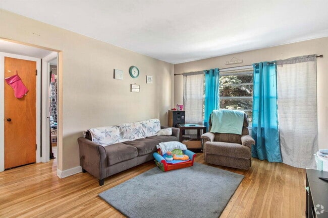 Building Photo - 2320 S 92nd St Unit 4 Rental