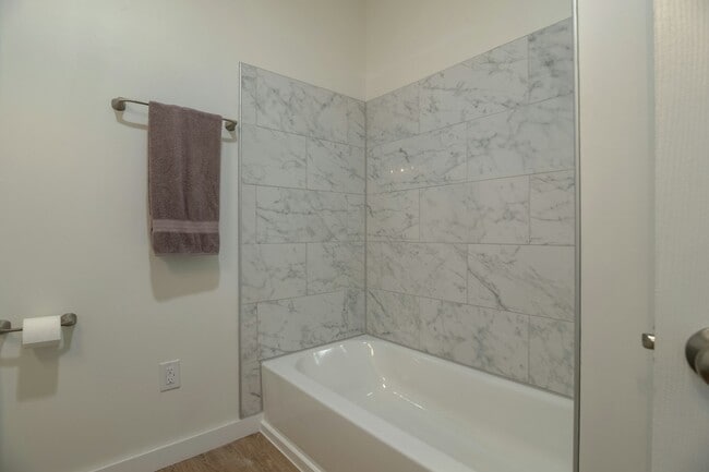 Photo - 1010 9th Ave