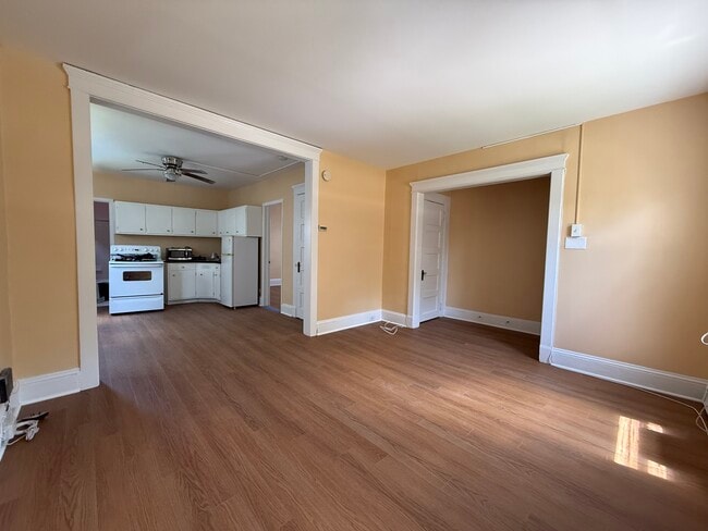 Building Photo - 311 Magnolia St Unit 1F