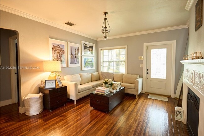 Photo - 5755 Devonshire Blvd