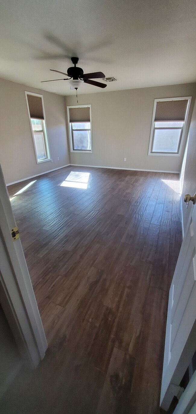 Master Bedroom - 2319 E Palm Beach Dr