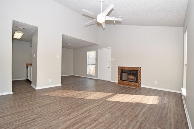 Photo - King Albert Unidad A