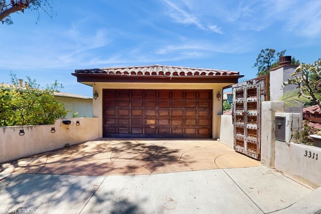 Building Photo - 3311 Deronda Dr