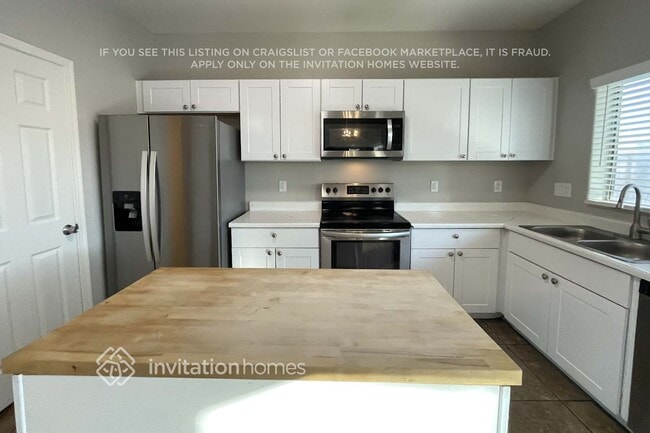 Photo - 1421 S 123rd Dr