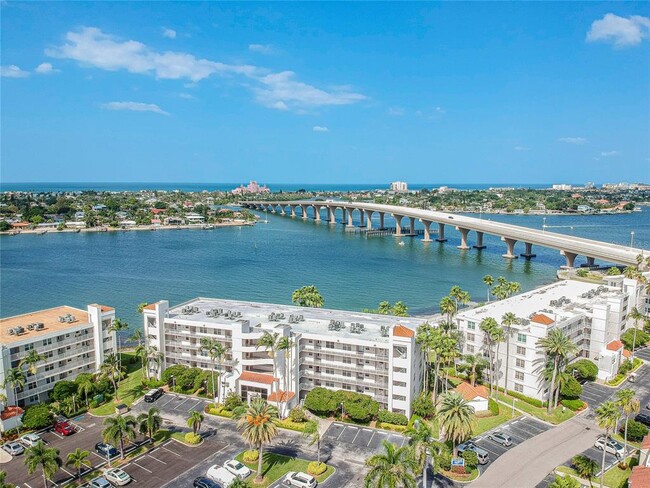 Building Photo - 5901 Bahia Del Mar Cir Unit 518 Rental