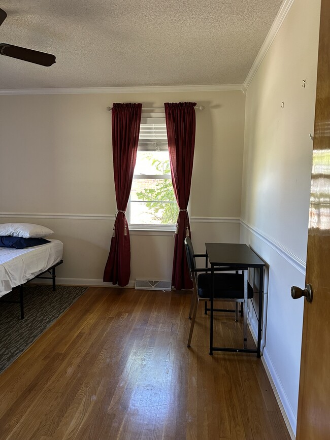 Building Photo - 6011 Wedgewood Dr Rental