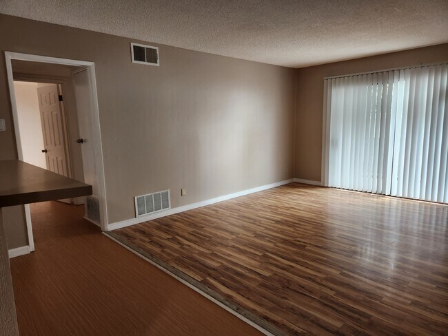 Family Room - 1300 Saratoga Ave Unidad 704