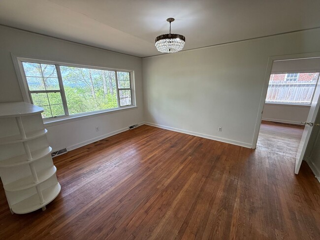 Photo - 114 Lookout Cir SW