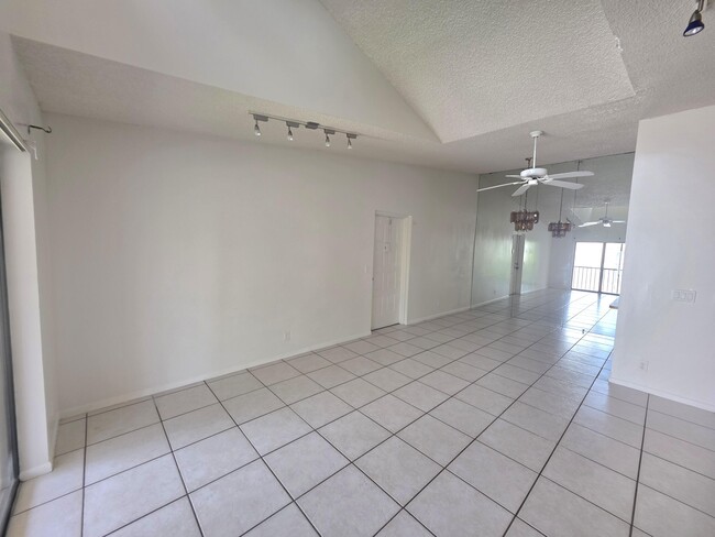 Photo - 203 Foxtail Dr Unit B3