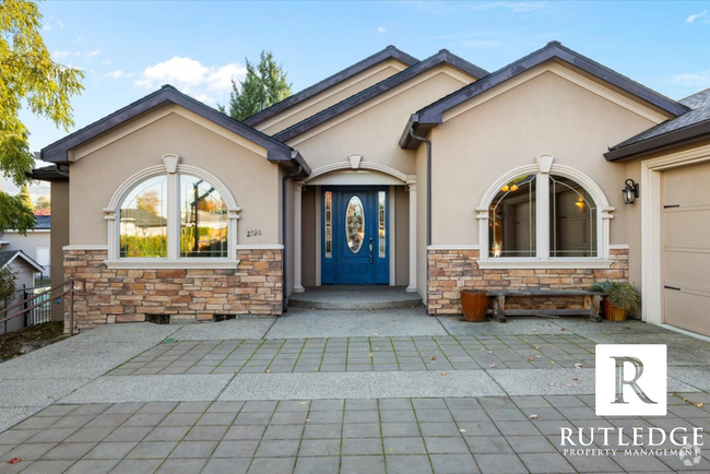 Building Photo - STUNNING 3 Bedroom Home in East Medford!