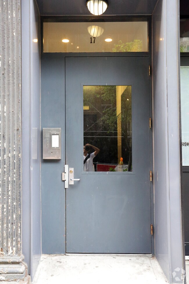 Photo - 17 Warren St