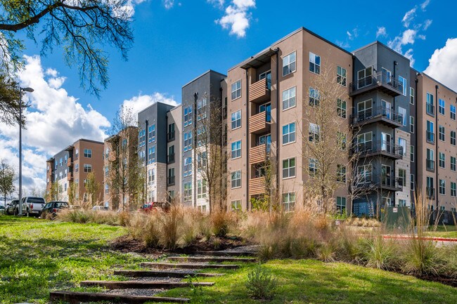 Studio Apartments For Rent In 78704 Austin Tx Forrent Photo Bell South Lamar
