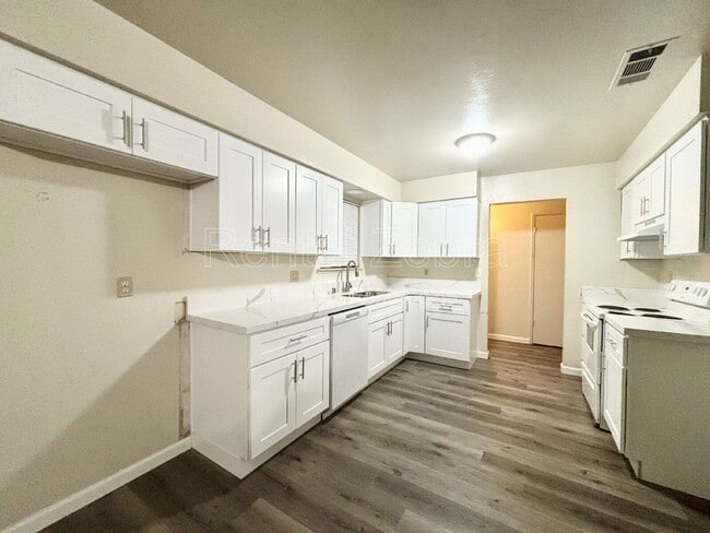 Photo - 3290 Cheyenne Dr