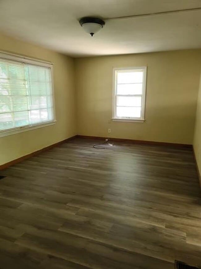 1411 Greenbriar Dr