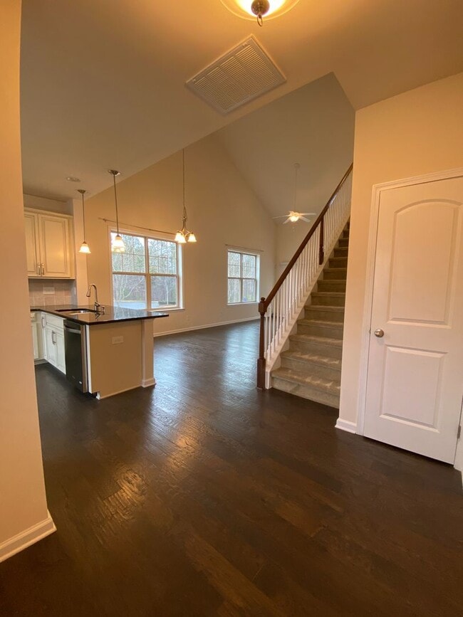 Photo - Beautiful 3 bed, 2.5 bath end unit townhome close to Duke!