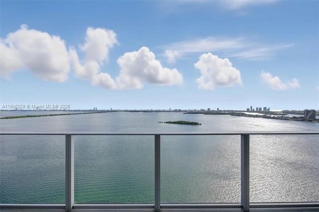 Building Photo - 700 NE 24th St Unit 700 NE 24 St  2406