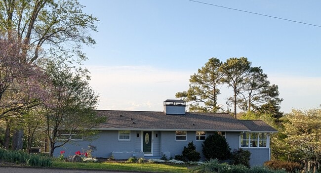 Streetview of the house - 6917 Cresthill Dr House