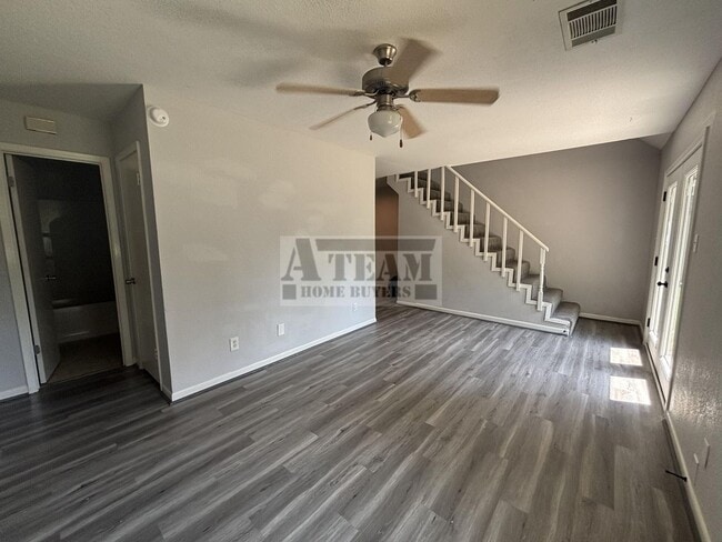 Building Photo - Updated 3 bedroom 2 bathroom