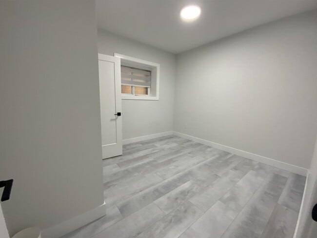 Photo - Suite-167xx 16A STREET