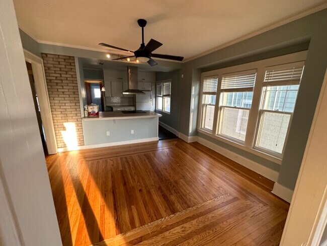 Photo - 319 Burnet Park Dr
