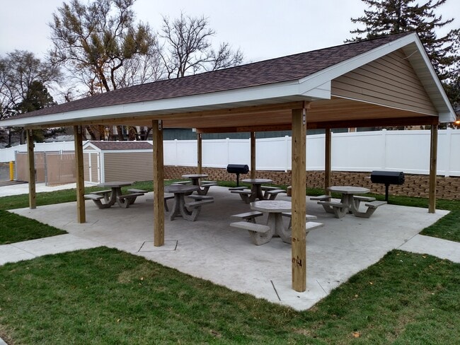 Photo - Maplewood Apartments