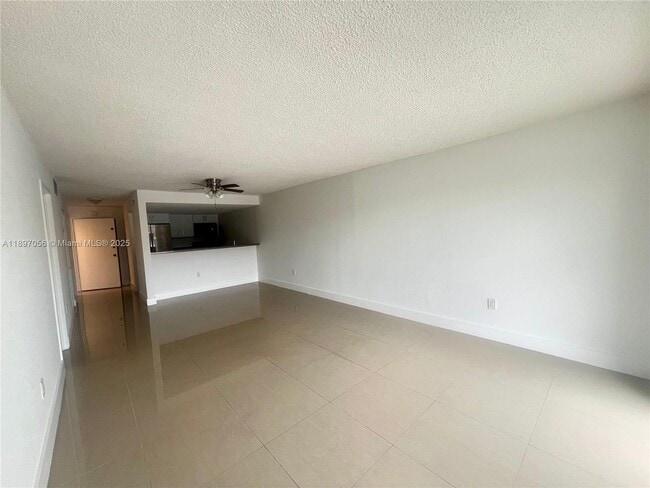Photo - 555 NE 123rd St Unidad 205-B