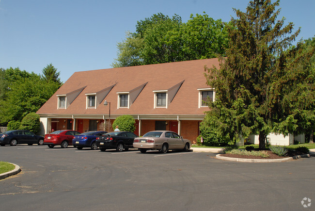 Lincoln Manor Apartments - Lincoln Manor Apartments