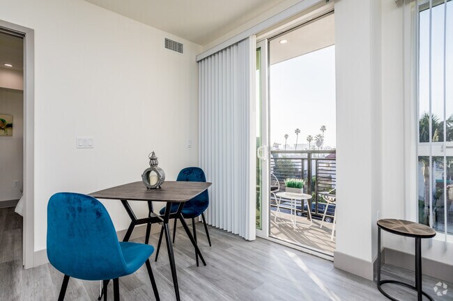 Lido Apartments - 4847 Oakwood