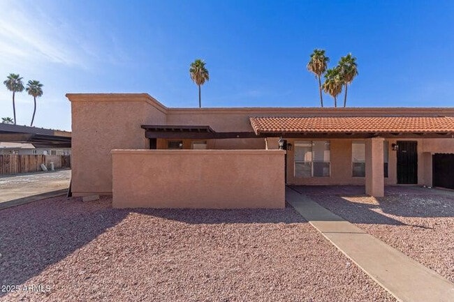 Building Photo - 615 N Arrowhead Dr