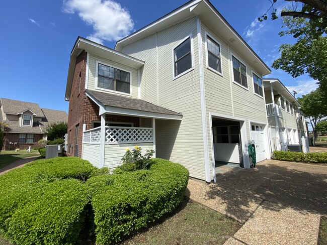 Building Photo - 17 Meadow Creek Dr Rental