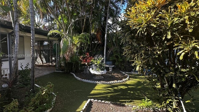 Building Photo - 732 Moffett St Unit 3