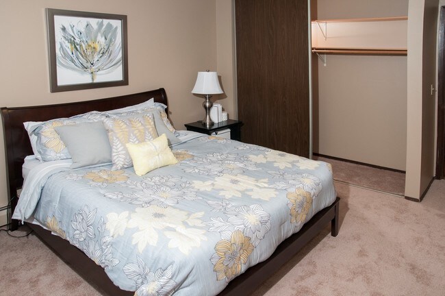 Photo - 624 Huron Apartments