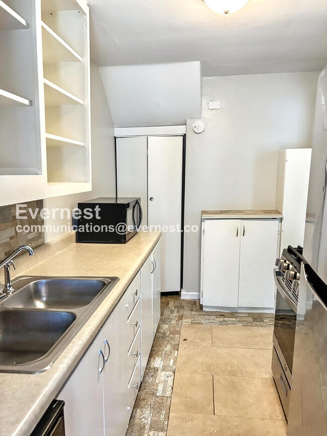 Photo - 1761 Valley Ave