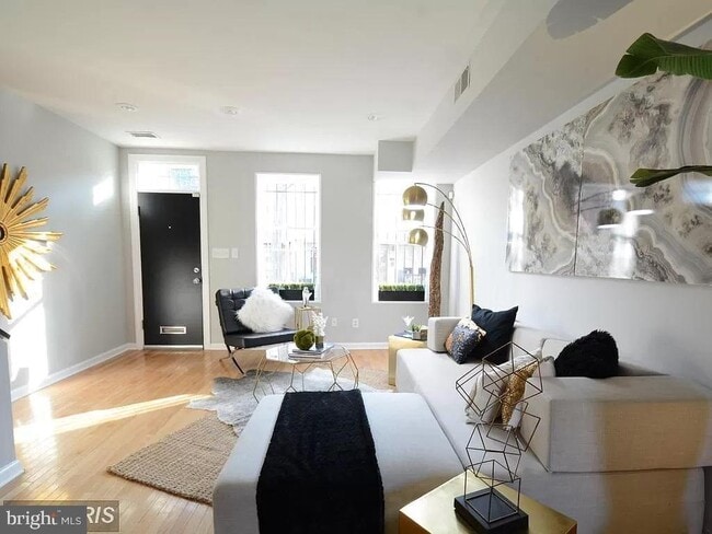 Photo - 624 14th Pl NE