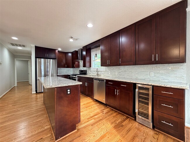 Photo - 1631 Chantilly Ln
