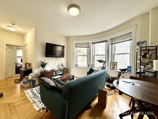 Building Photo - 676 Washington St Unit 4R