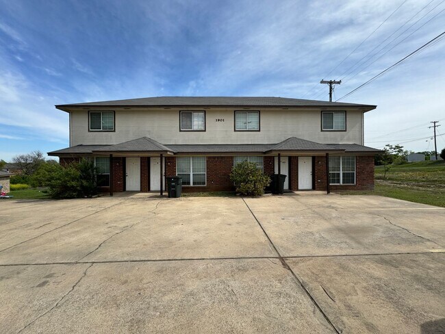 Building Photo - 1901 Monte Carlo Ln Rental