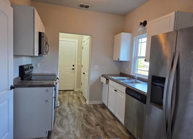 Photo - 205 Ivy Ln
