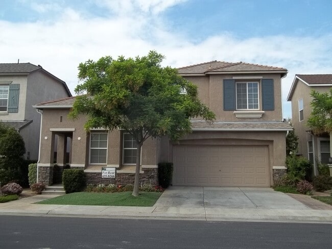 2-Story home located in the gated communit... - 2-Story home located in the gated communit...
