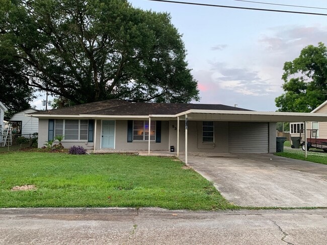 Building Photo - 930 Azalea St