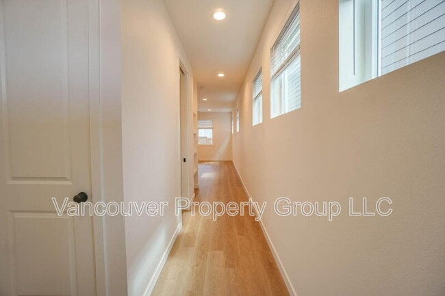 Photo - 1605 NE 180th Ave